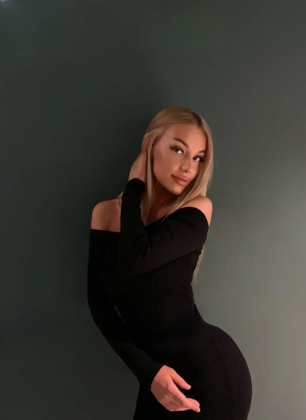 Bikini Model Margo thumbnail 12
