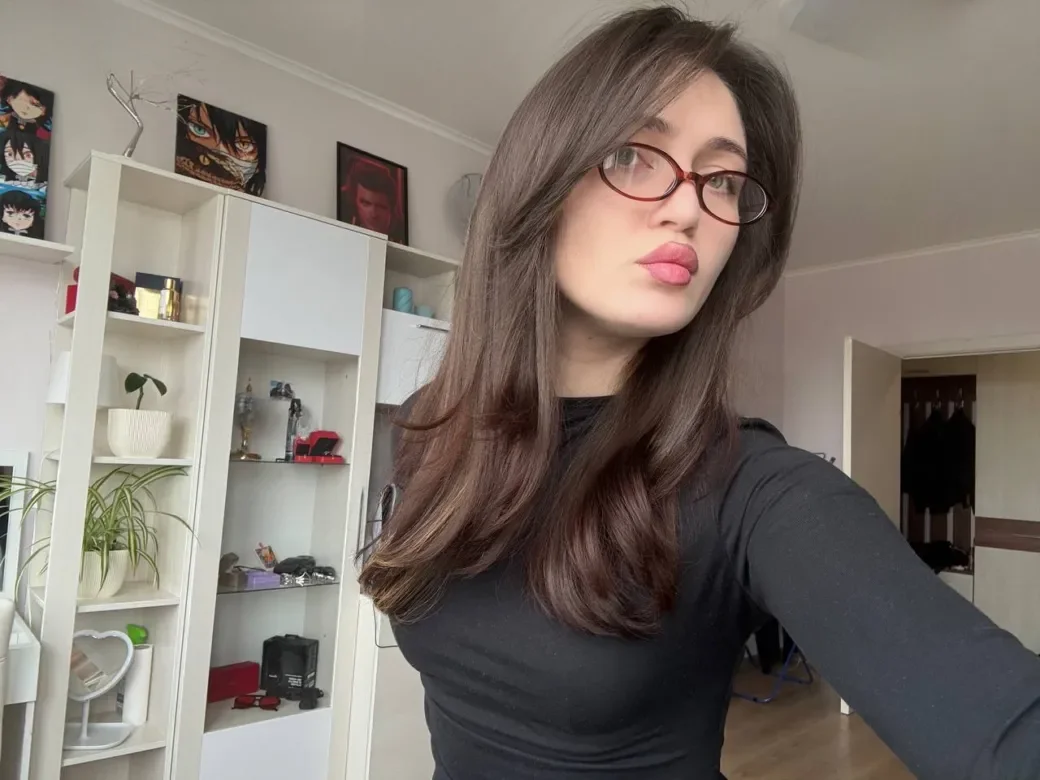 Alena thumbnail 3